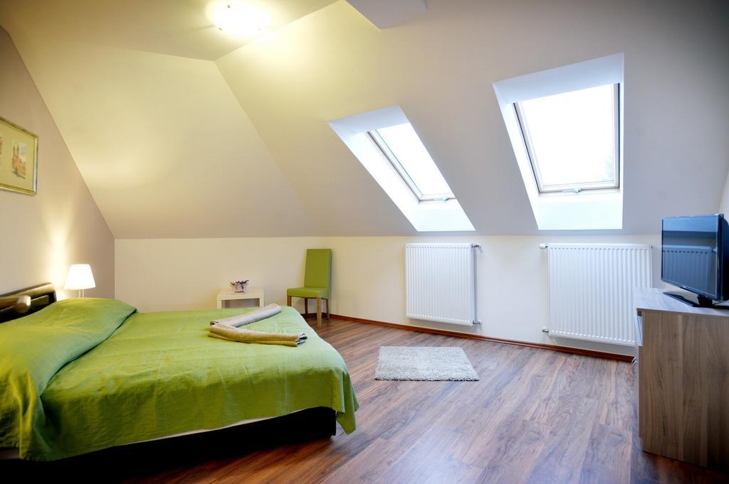 Corner Apartman Eger Kamer foto